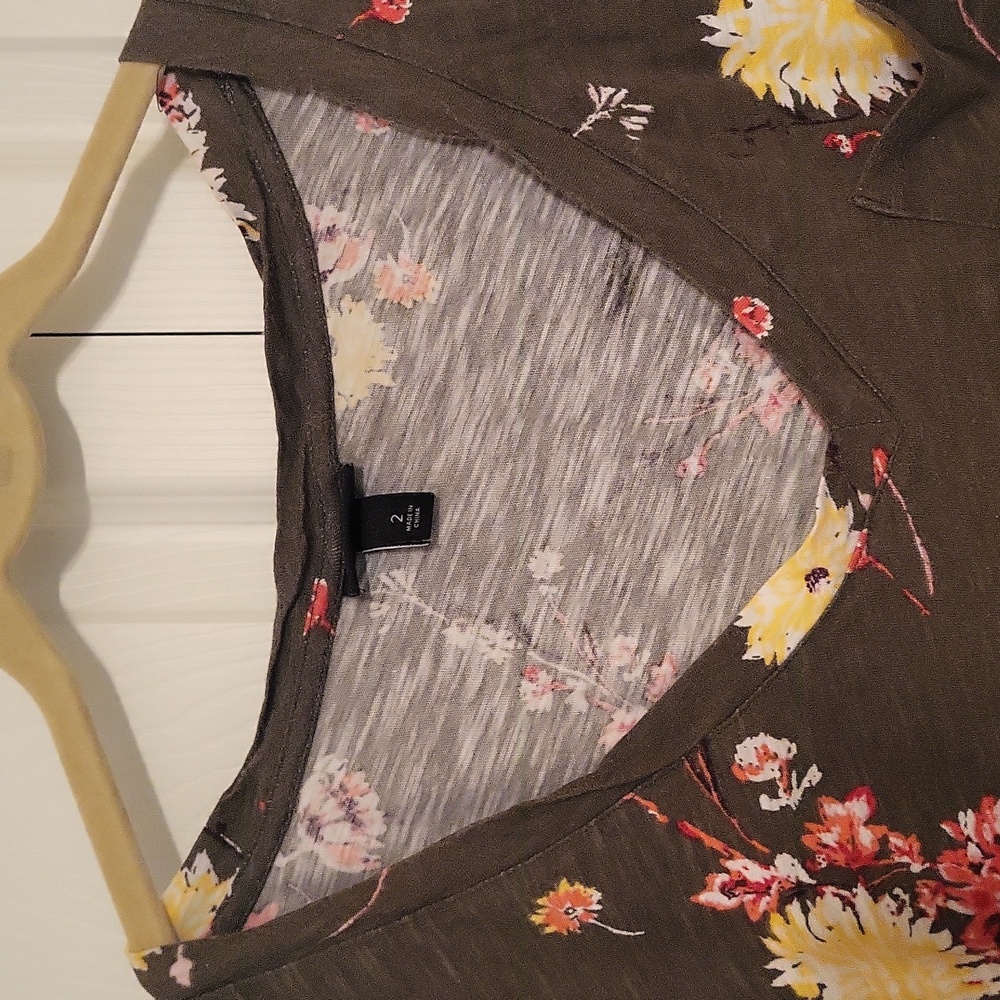 Torrid Floral V-Neck Short Sleeve Top - Picture 3 of 6